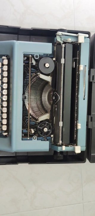 Máquina de escribir Olivetti Studio 46