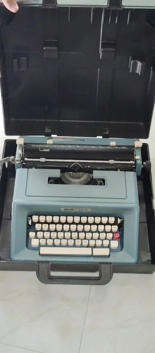 Máquina de escribir Olivetti Studio 46