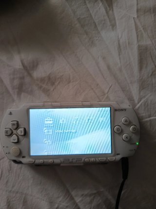 PSP Blanca con funda y cargador