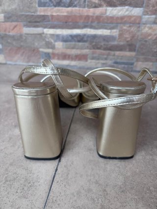 Sandalias Pull&Bear doradas - Talla 37