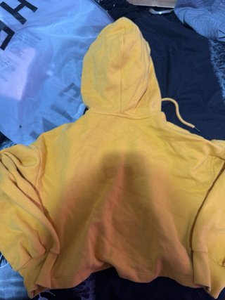 Sudadera Bershka amarilla