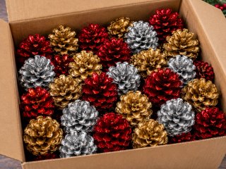 Piñas Decorativas Navideñas (Oro, Rojo, Plata)