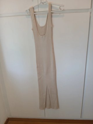Vestido Bershka Beige Tirantes Largo Raja Trasera