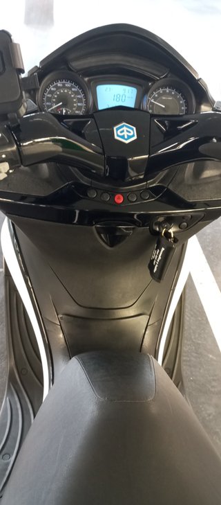 Piaggio X10 125cc Elegance Blanco y negro