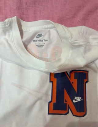 T-shirt Nike con stampa N arancione