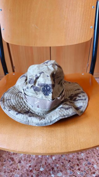 Chambergo militar árido pixelado