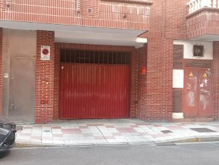 Alquilo plaza de garaje en C/ Rodríguez del Valle