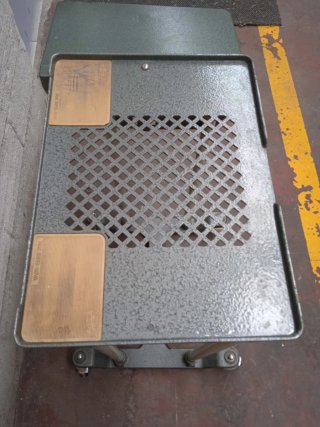 Mesa para máquina de escribir con ruedas
