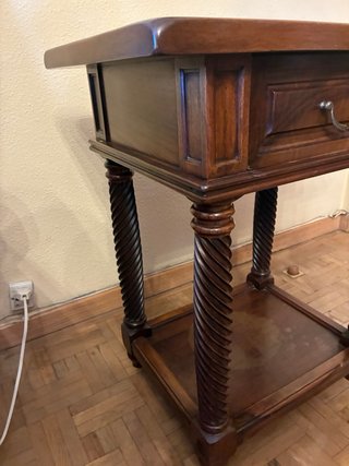 Mesa auxiliar madera nogal con cajón