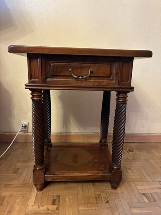 Mesa auxiliar madera nogal con cajón