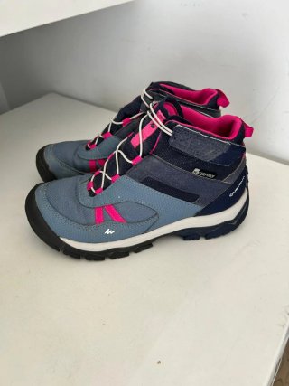 Botas de montaña niña azul y rosa. Talla 33