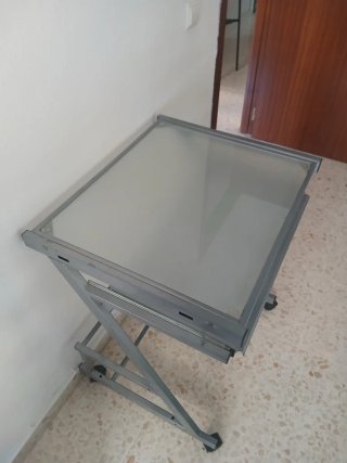 Mesa de estudio cristal y metal