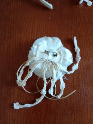 Diadema y fajín con flores