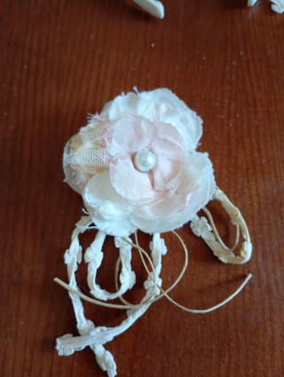 Diadema y fajín con flores