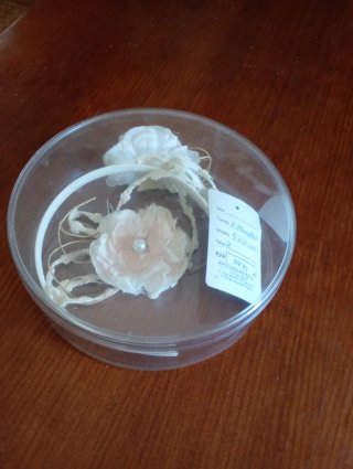 Diadema y fajín con flores