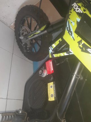 Moto ROAN Cross Negra y Verde