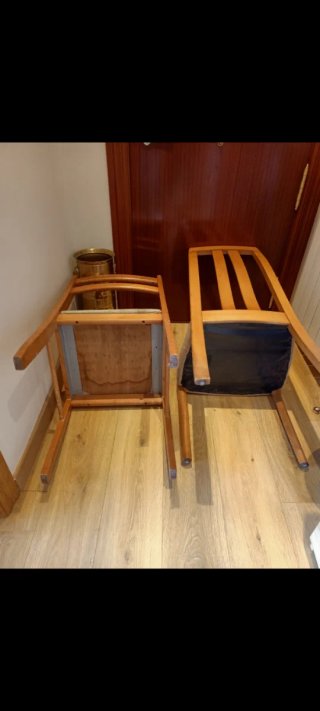 2 Sillas de Madera 5€unidad, el par por 9€