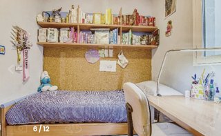 Habitación juvenil madera natural y colores