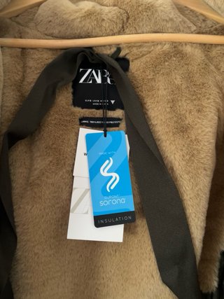 Abrigo Zara verde militar con capucha