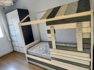 Cama casita nido 2 colchones y mesita