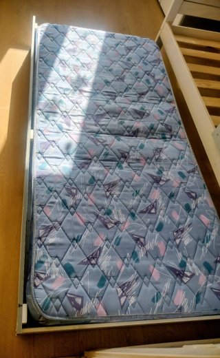 Cama casita nido 2 colchones y mesita