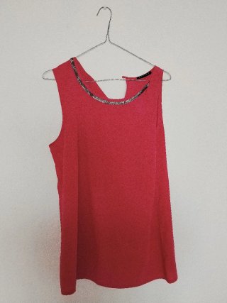 Camiseta Sisley rosa con pedrería