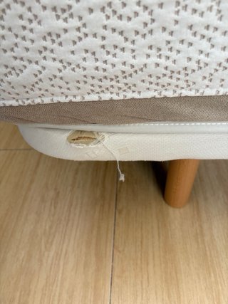 Cama matrimonio con colchón y base tapizada