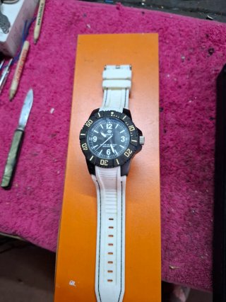 Reloj Marea Deportivo Cuarzo Blanco y Negro