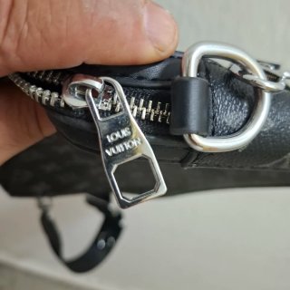 Bolso Louis Vuitton Negro y Gris