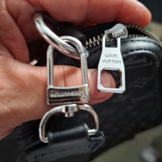 Bolso Louis Vuitton Negro y Gris