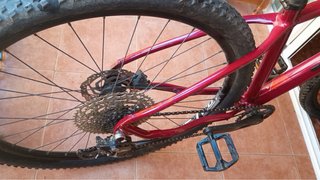 Bicicleta de montaña roja