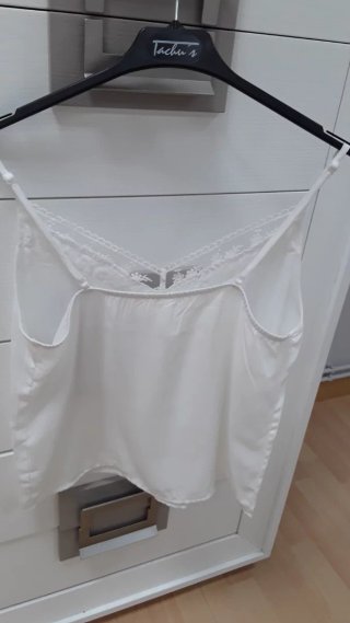 Blusa blanca con encaje