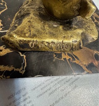 Scultura antica ragazzo su sfera, firma autore