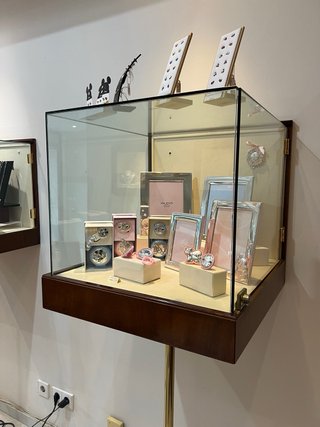 Mobiliario tienda de Joyería POR CIERRE
