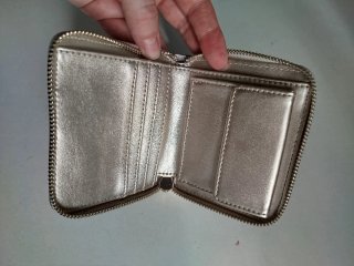 Cartera Guess Beige y Dorada