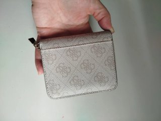 Cartera Guess Beige y Dorada