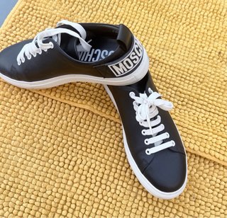 Zapatillas Moschino Negras y Blancas