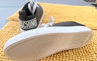 Zapatillas Moschino Negras y Blancas