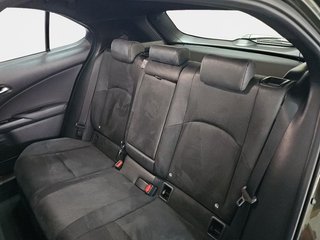 Lexus UX 2.0 300h UX Plus