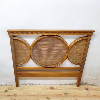 Cabecero de cama de madera y ratán
