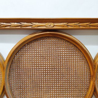Cabecero de cama de madera y ratán