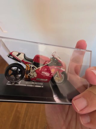 Moto 1:24 Ducati 996 Carl Fogarty 1999