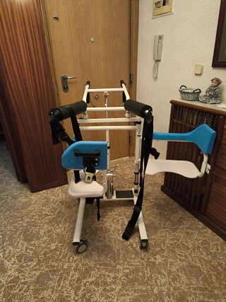 Silla elevadora hidráulica con grúa