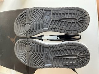 Zapatillas Nike Air Jordan Negras y Blancas falsas