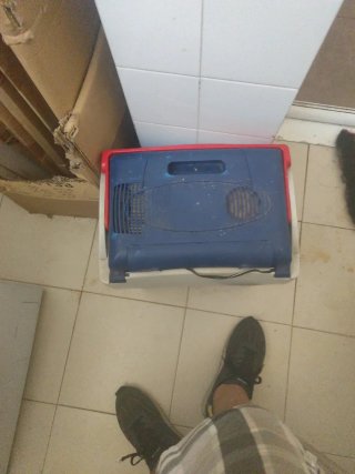 Nevera portátil azul y roja
