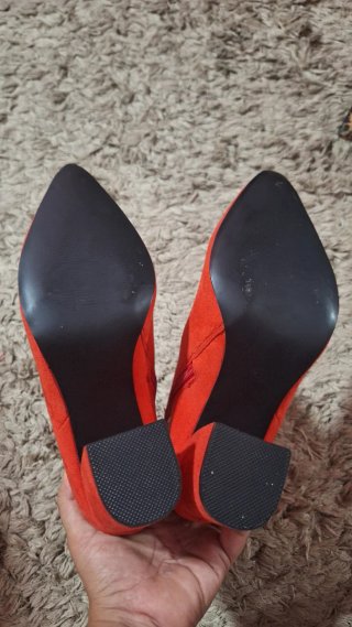 Botines rojos de tacón