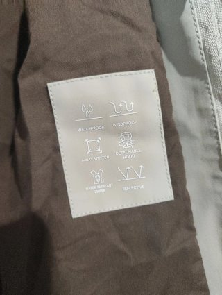Chubasquero beige talla L nuevo