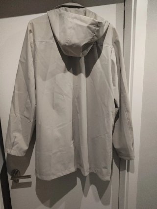 Chubasquero beige talla L nuevo