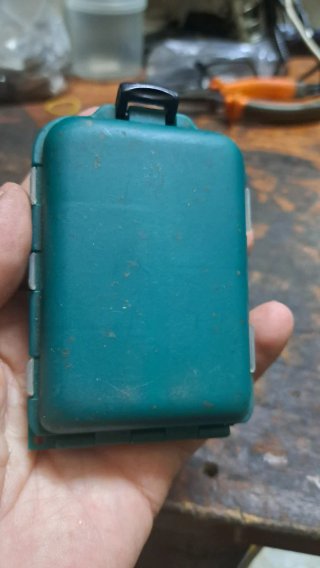 Caja pesca 10 compartimentos + artículos