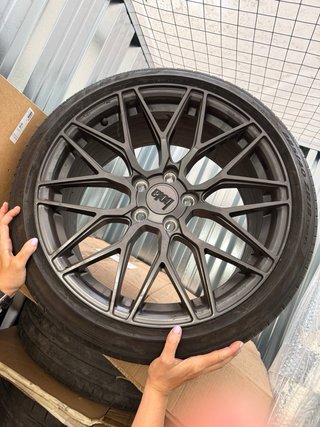 Llantas Bola Wheels 18" con Neumáticos Pirelli